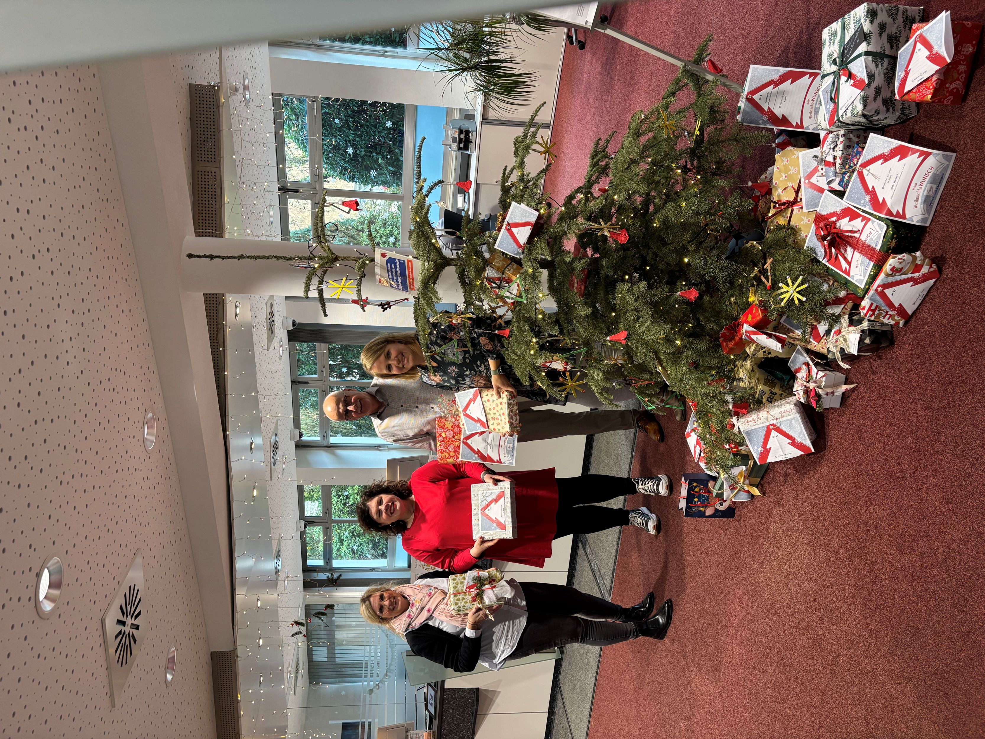 2025_12_16_Weihnachtsbaumwunschaktion_VR (2klein)